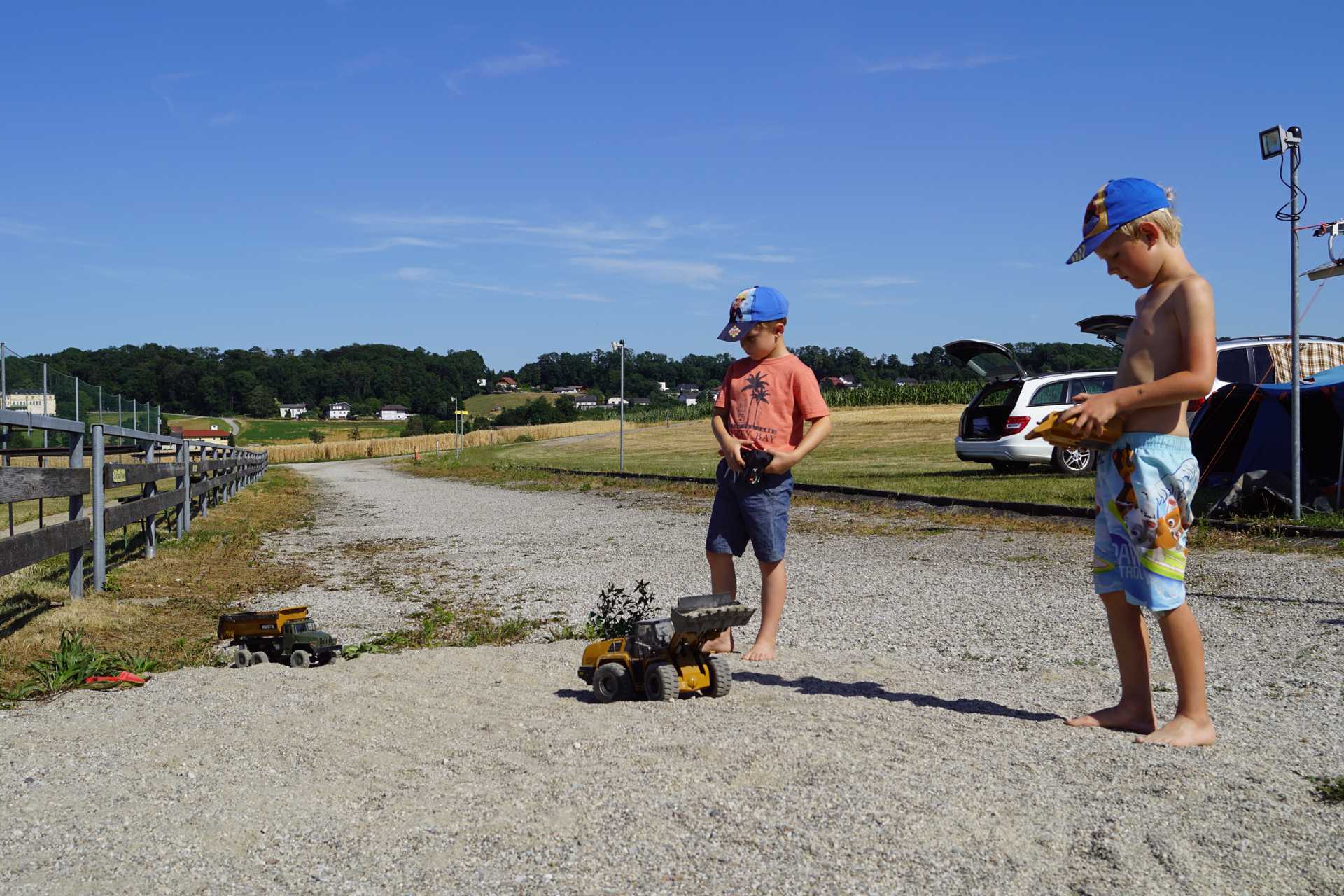 Foto: RC Baustellenfahrzeuge im Einsatz (vergrößerte Ansicht)