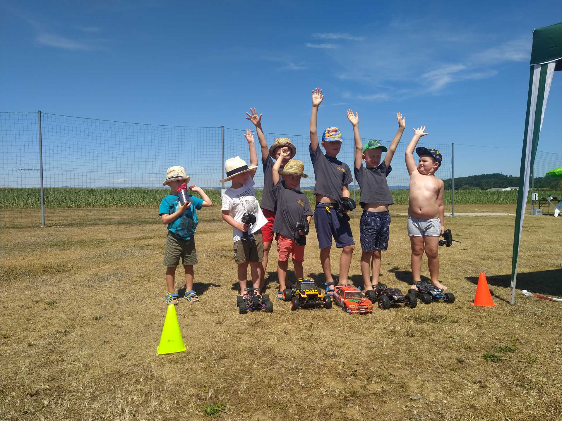 Foto: Kinder starten in den Geschwindigkeitsparkour